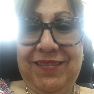 Meet your Posher, Laura